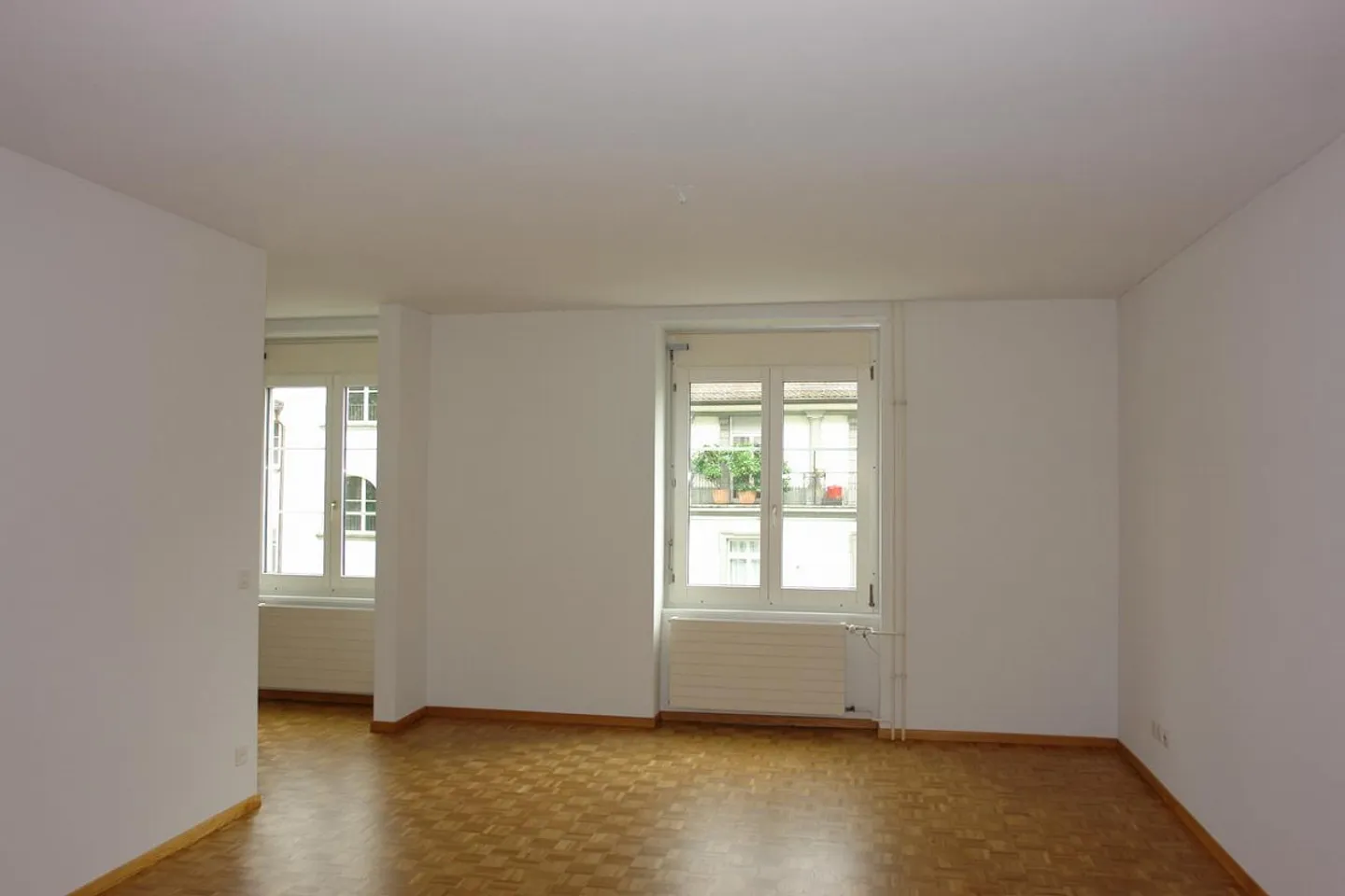 Central 2.5-Room Apartment - Photo 2 of 5