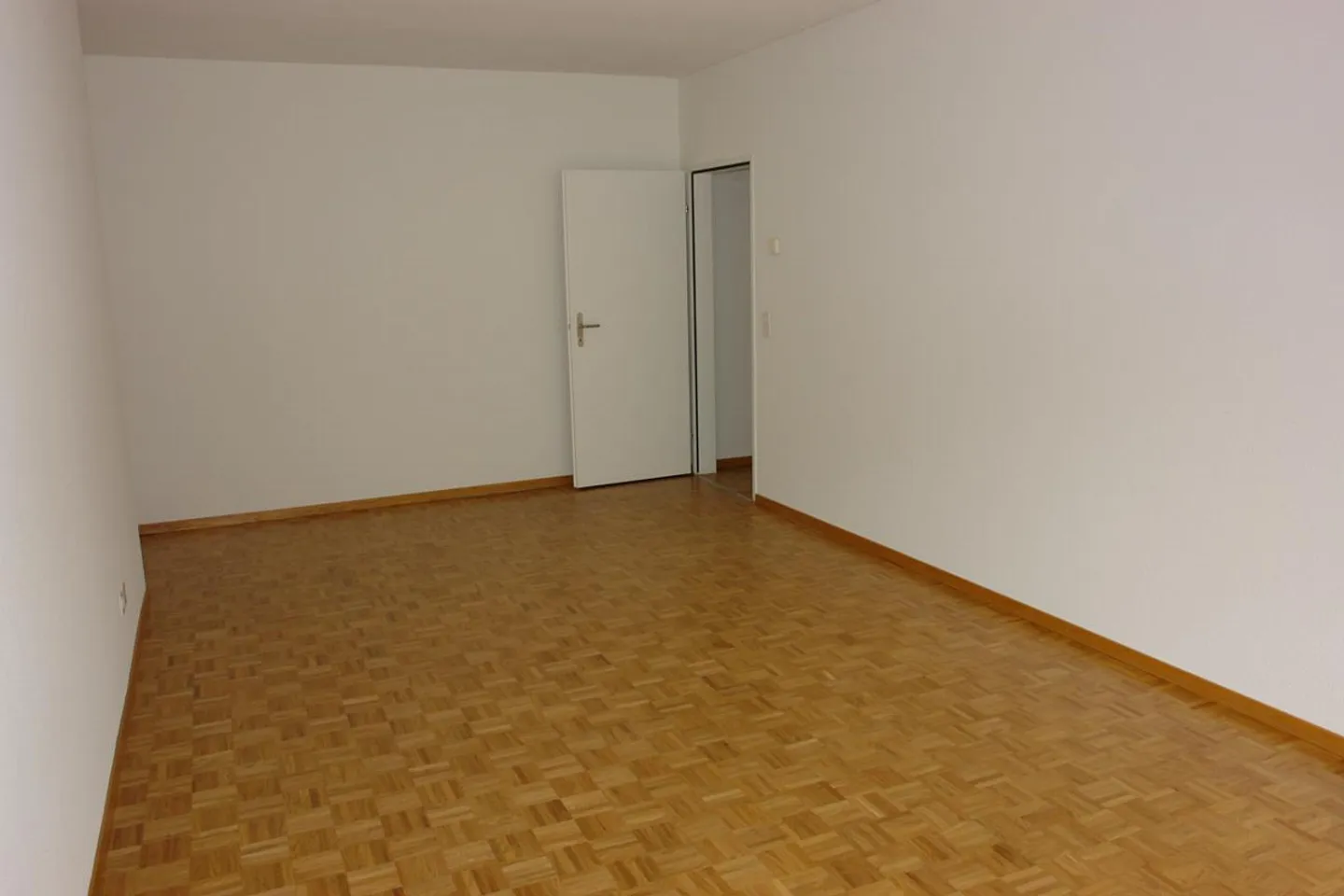 Central 2.5-Room Apartment - Photo 5 of 5