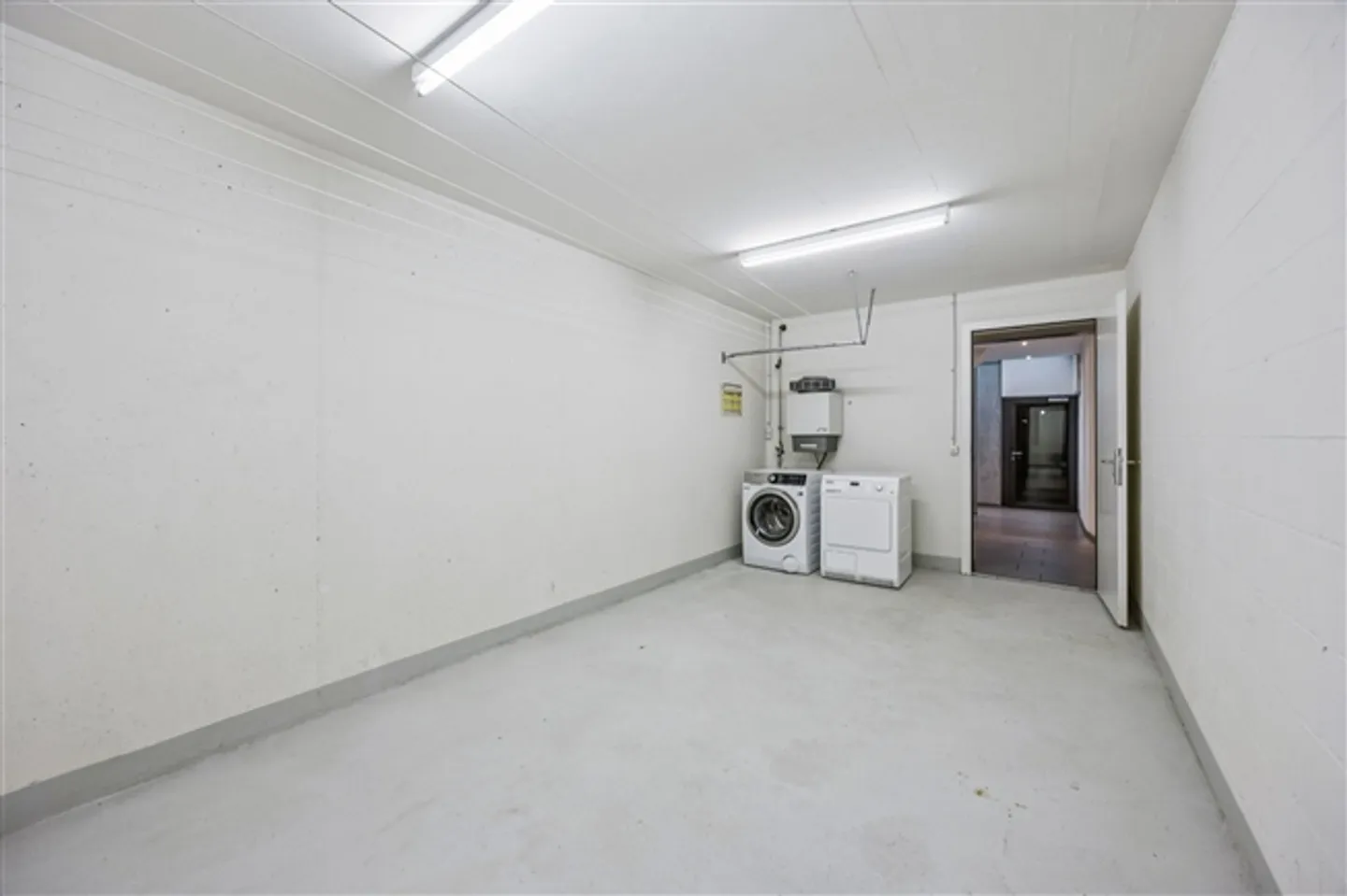 Exclusive penthouse with 5.5 rooms and panoramic view in Hübeliacker Suhr - Photo 12 of 13