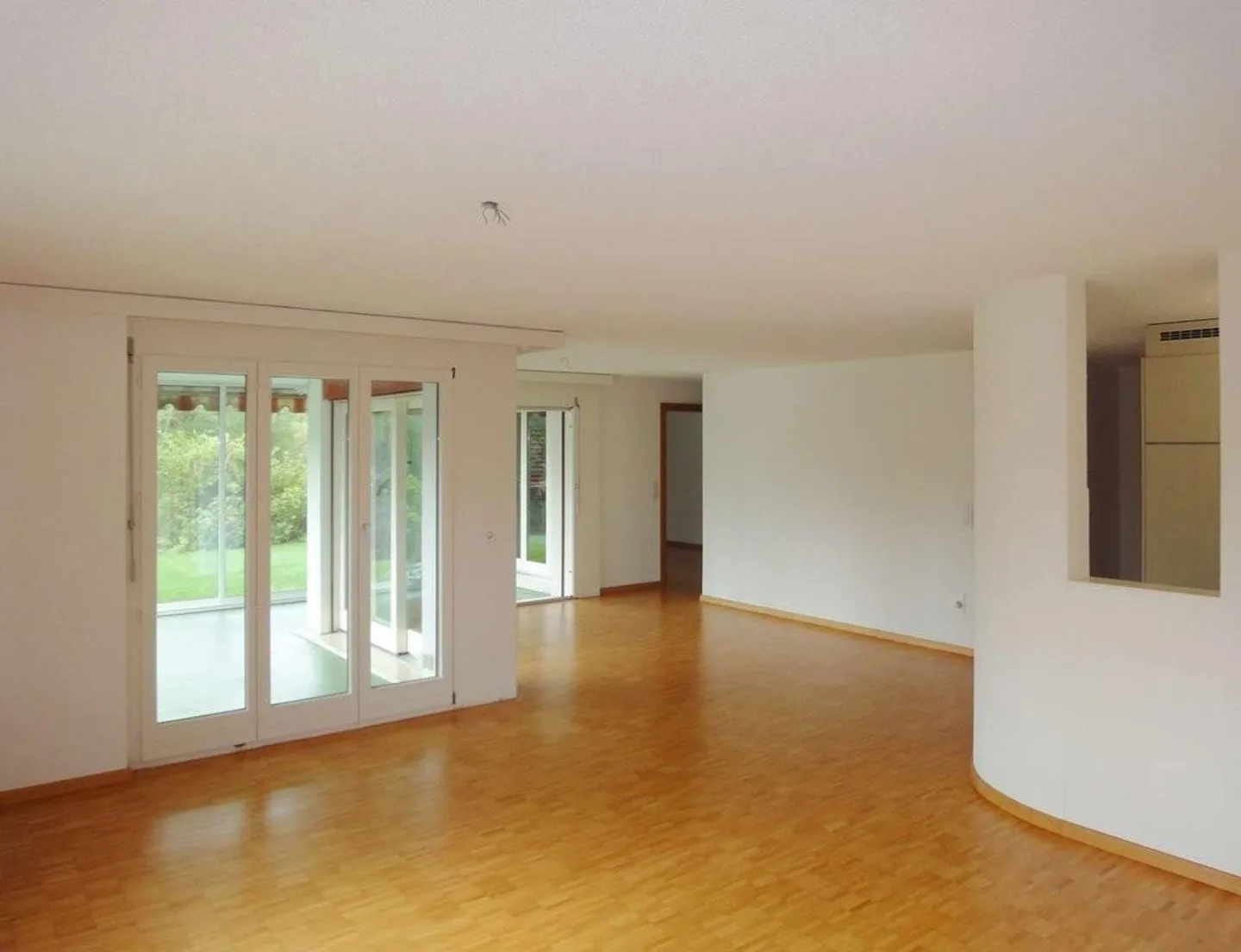 Geräumige Wohnung mit Bergsicht - Foto 3 von 10