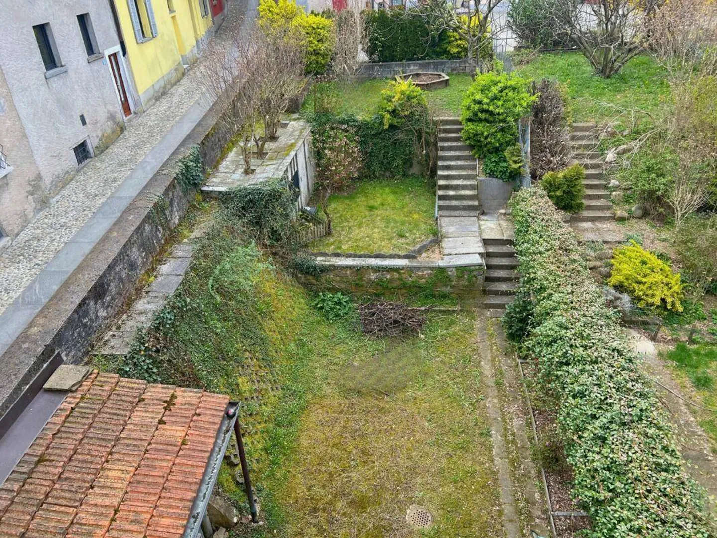 Graziosa casa di nucleo su tre piani, ristrutturata e con giardinetto privato - Foto 13 di 14