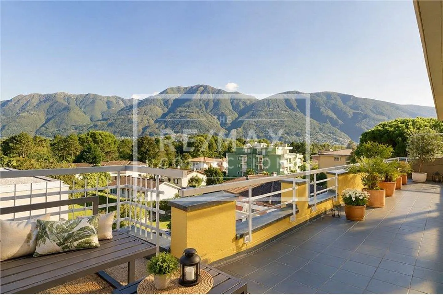 Large penthouse apartment in a prime location - Photo 1 of 13