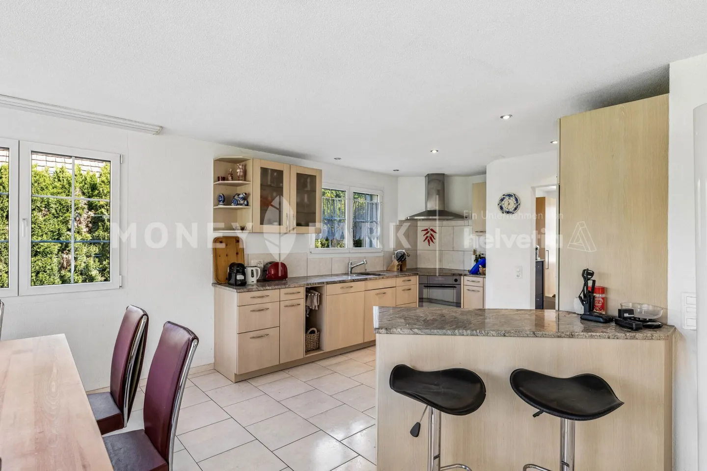 5.5-Room Single-Family House with Privacy, Garden, and Space to Live - Photo 4 of 14