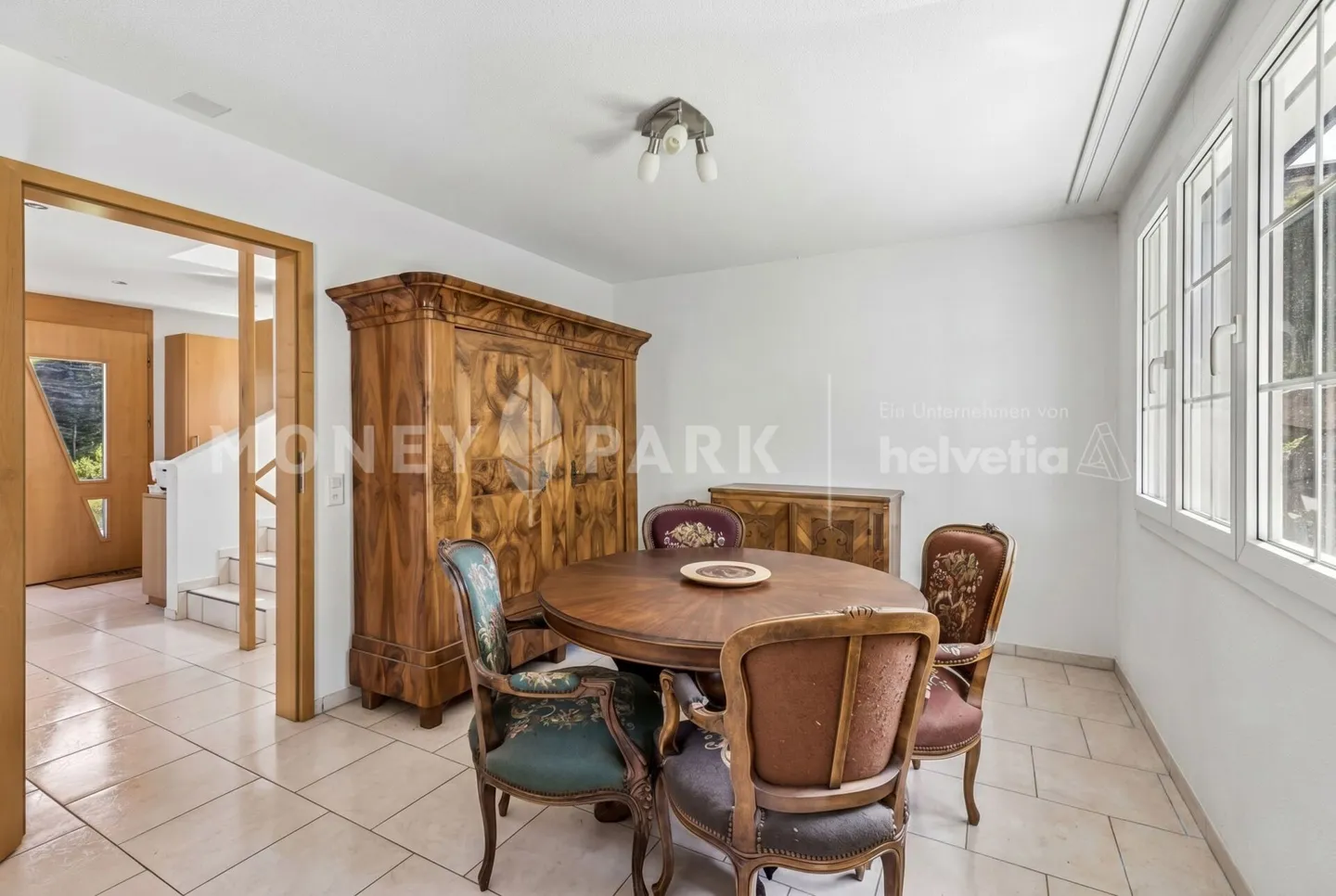 5.5-Room Single-Family House with Privacy, Garden, and Space to Live - Photo 6 of 14