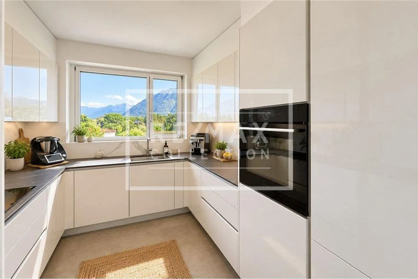 Large penthouse apartment in a prime location - Photo 7 of 13