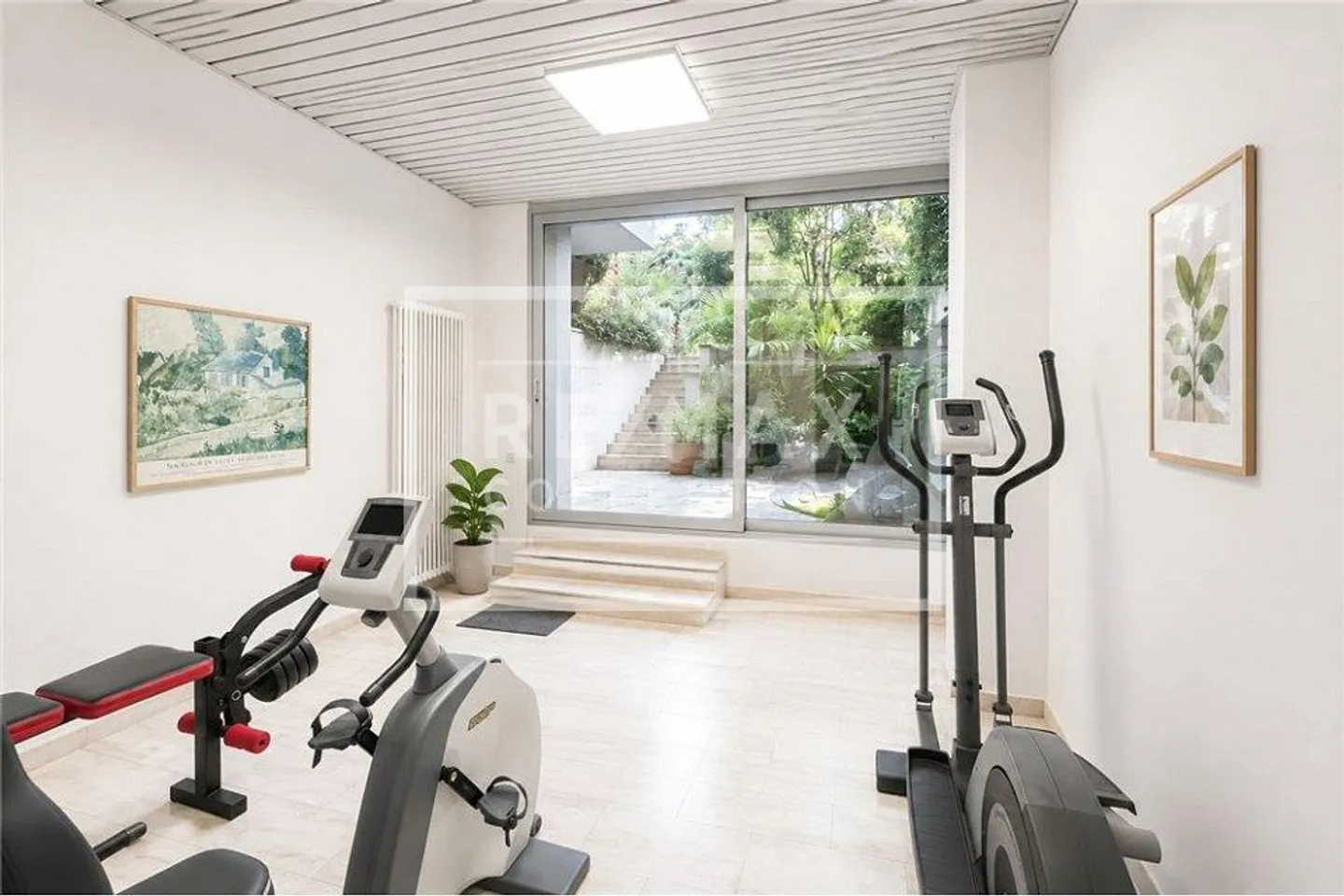 Large penthouse apartment in a prime location - Photo 12 of 13