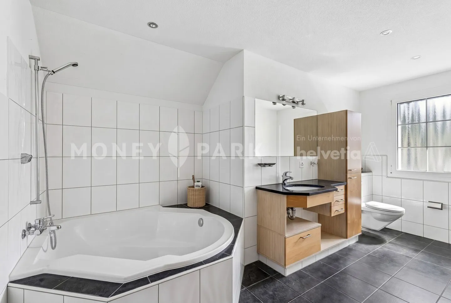 5.5-Room Single-Family House with Privacy, Garden, and Space to Live - Photo 9 of 14