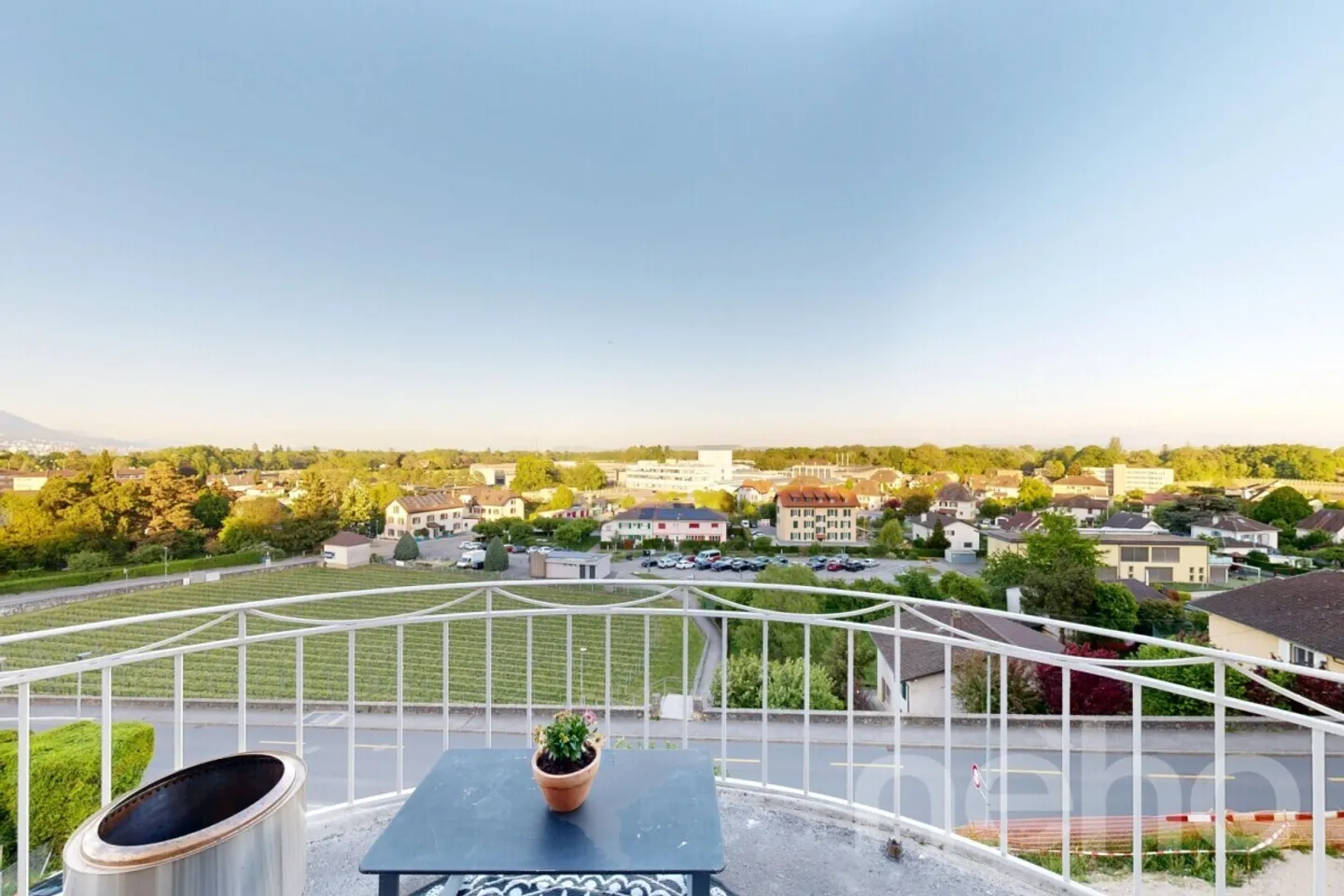Villa with 8 rooms in Cortaillod: extraordinary spaces and 4 bedrooms - Photo 3 of 13