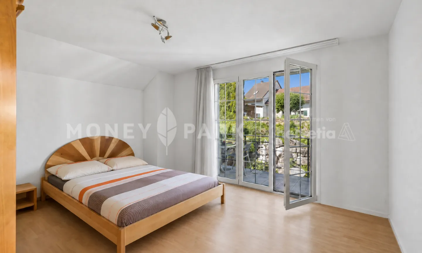 5.5-Room Single-Family House with Privacy, Garden, and Space to Live - Photo 10 of 14