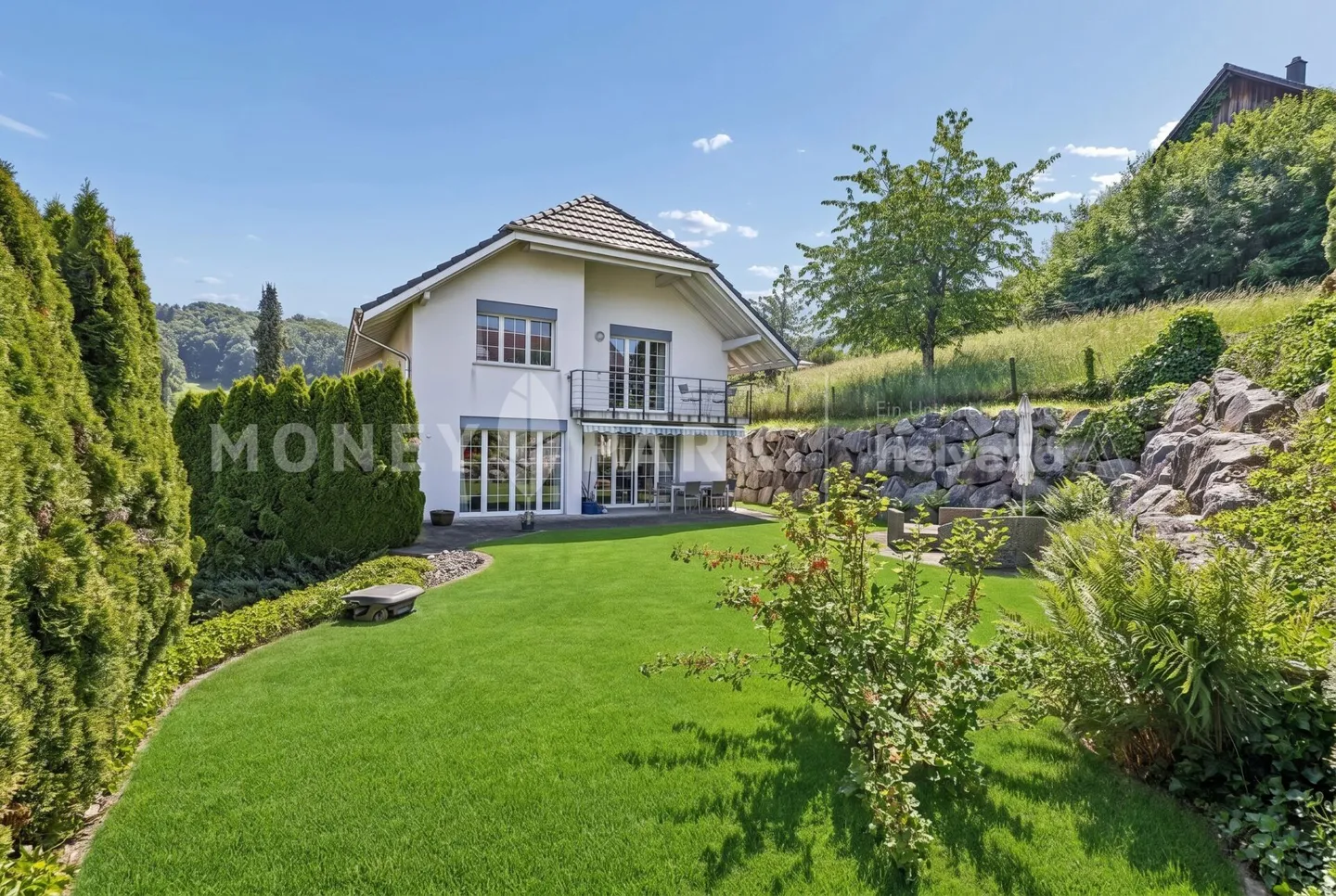 5.5-Room Single-Family House with Privacy, Garden, and Space to Live - Photo 12 of 14