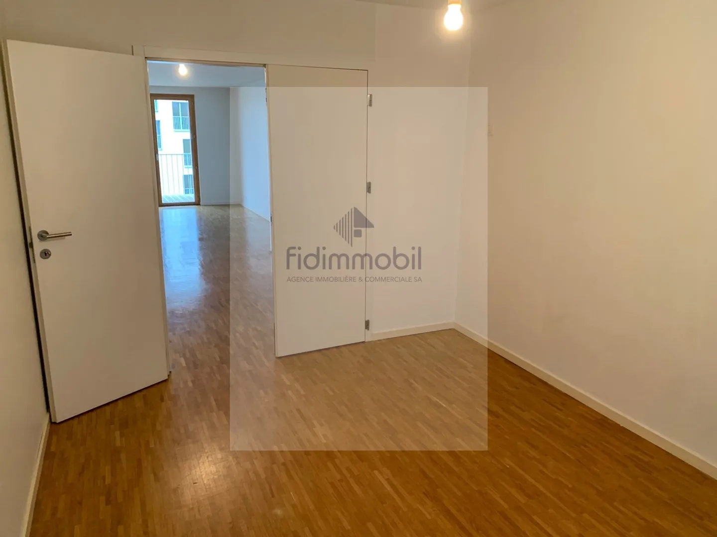 MAGNIFICENT APARTMENT CLOSE TO ALL AMENITIES - Photo 4 of 11