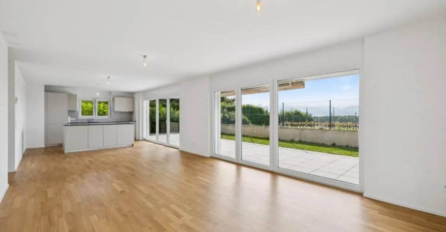 4.5 room contemporary and bright with garden and beautiful view - Photo 3 of 11
