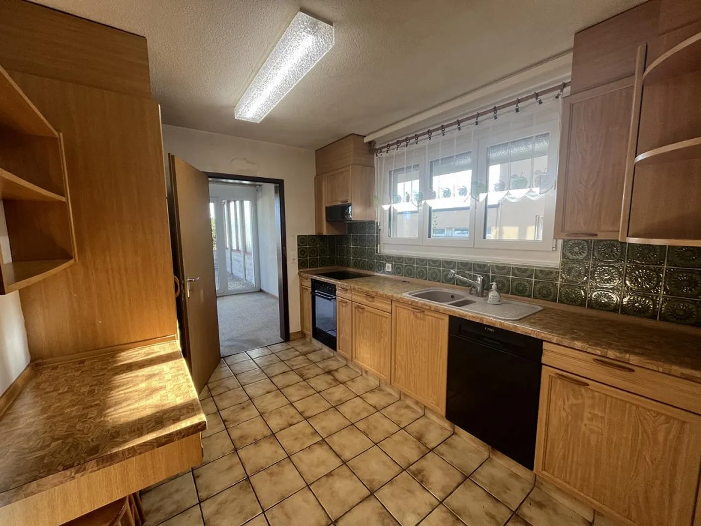 Sunny terrace apartment with great potential in Schaffhausen - Photo 3 of 20