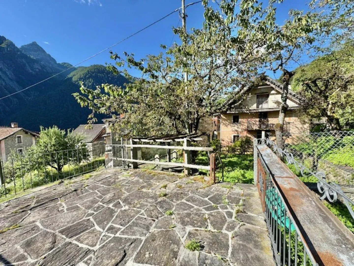 ZU VERKAUFEN IN CERENTINO - ANTIKES TESSINER HAUS MIT TYPISCHEM WALSER-RUSTICO - Foto 11 von 26