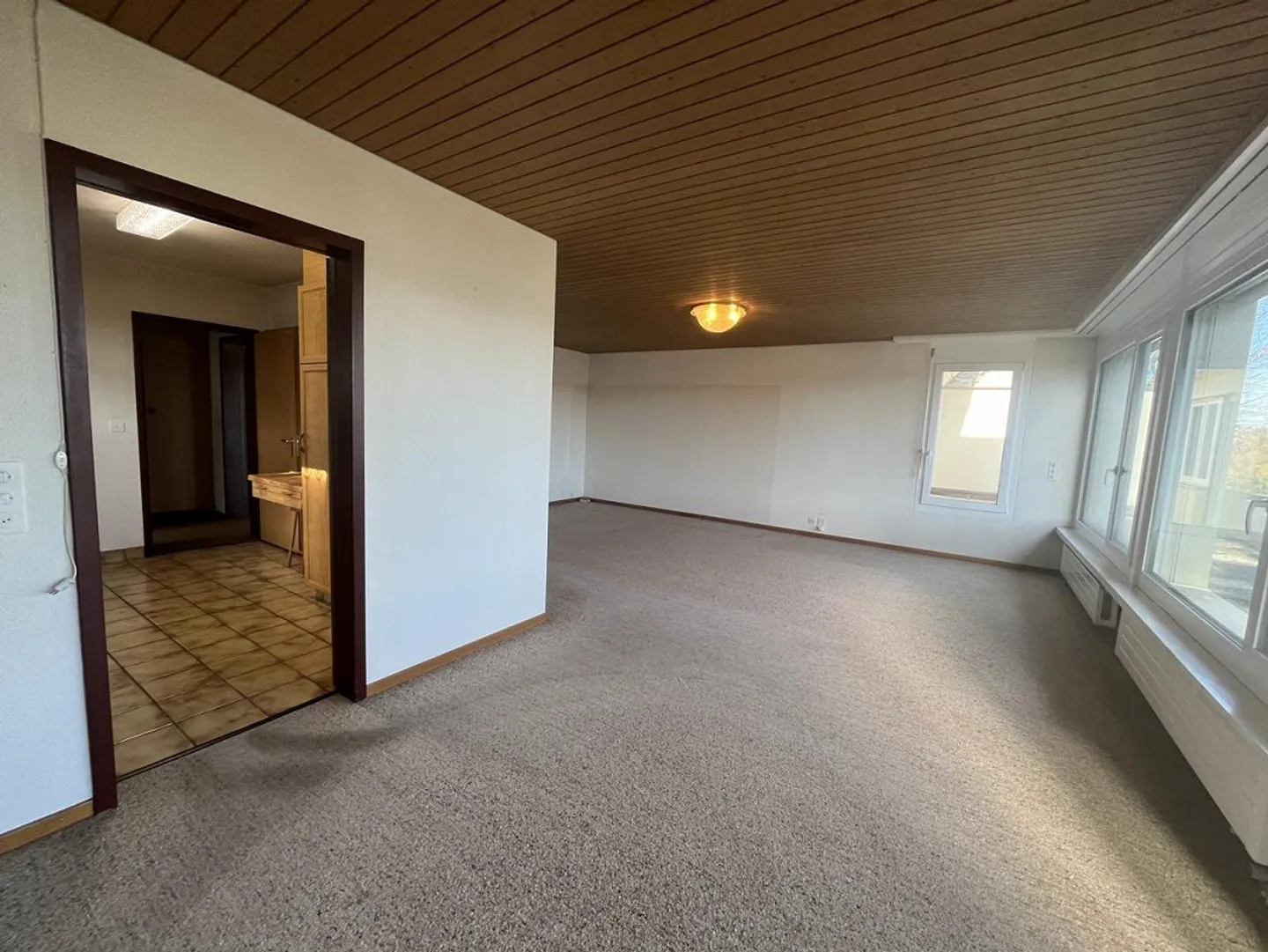 Sunny terrace apartment with great potential in Schaffhausen - Photo 4 of 20