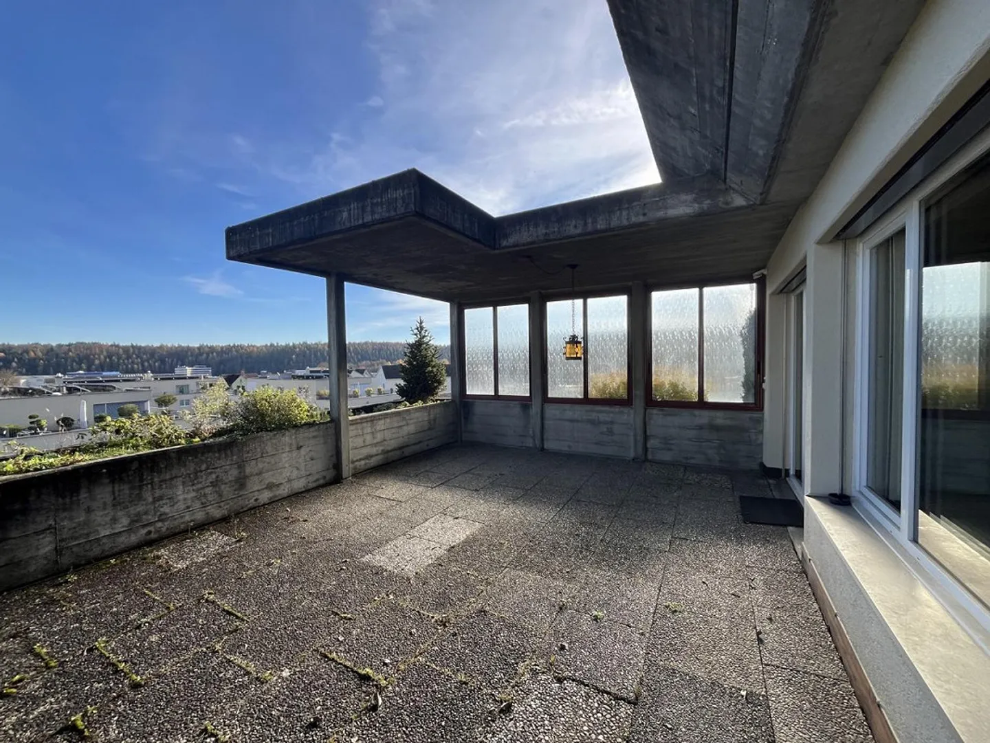 Sunny terrace apartment with great potential in Schaffhausen - Photo 2 of 20