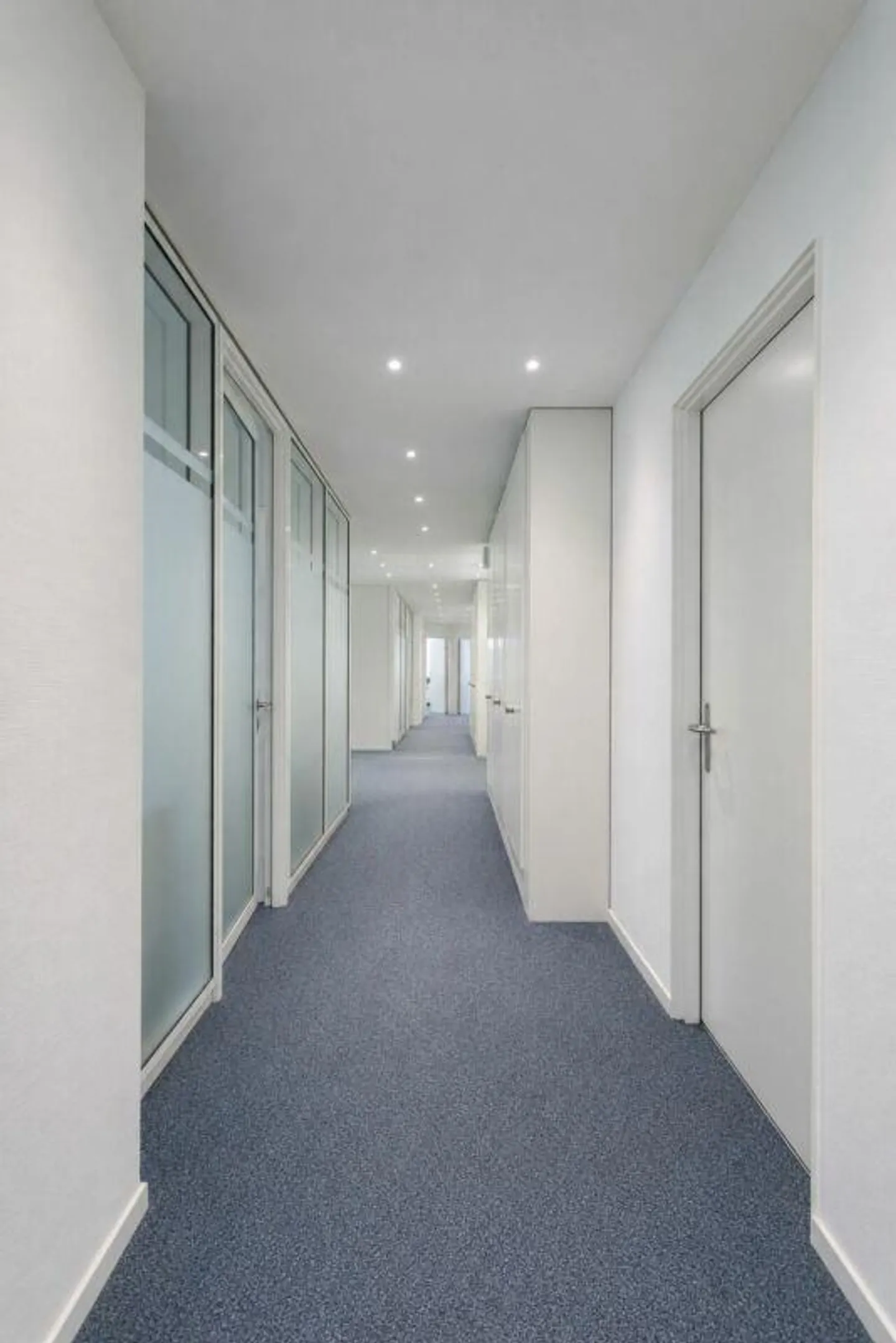 EXKLUSIVER UNTERNEHMENSHAUPTSITZ IM HERZEN VON ZUG - Foto 11 von 13