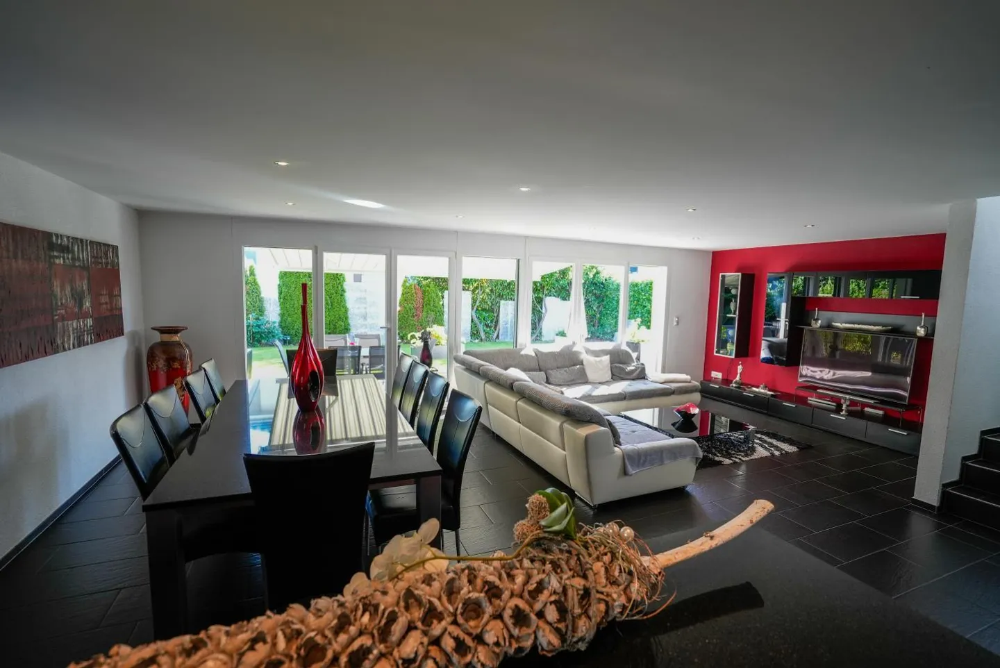 Grosszügiges Einfamilienhaus mit wunderbarer Besonnung - Foto 6 von 12