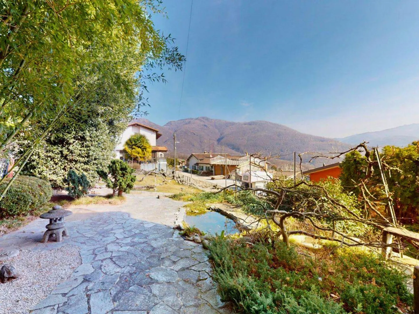 PRACHTVOLL IM GRÜNEN, WIE IN EINEM MÄRCHEN - Foto 1 von 10