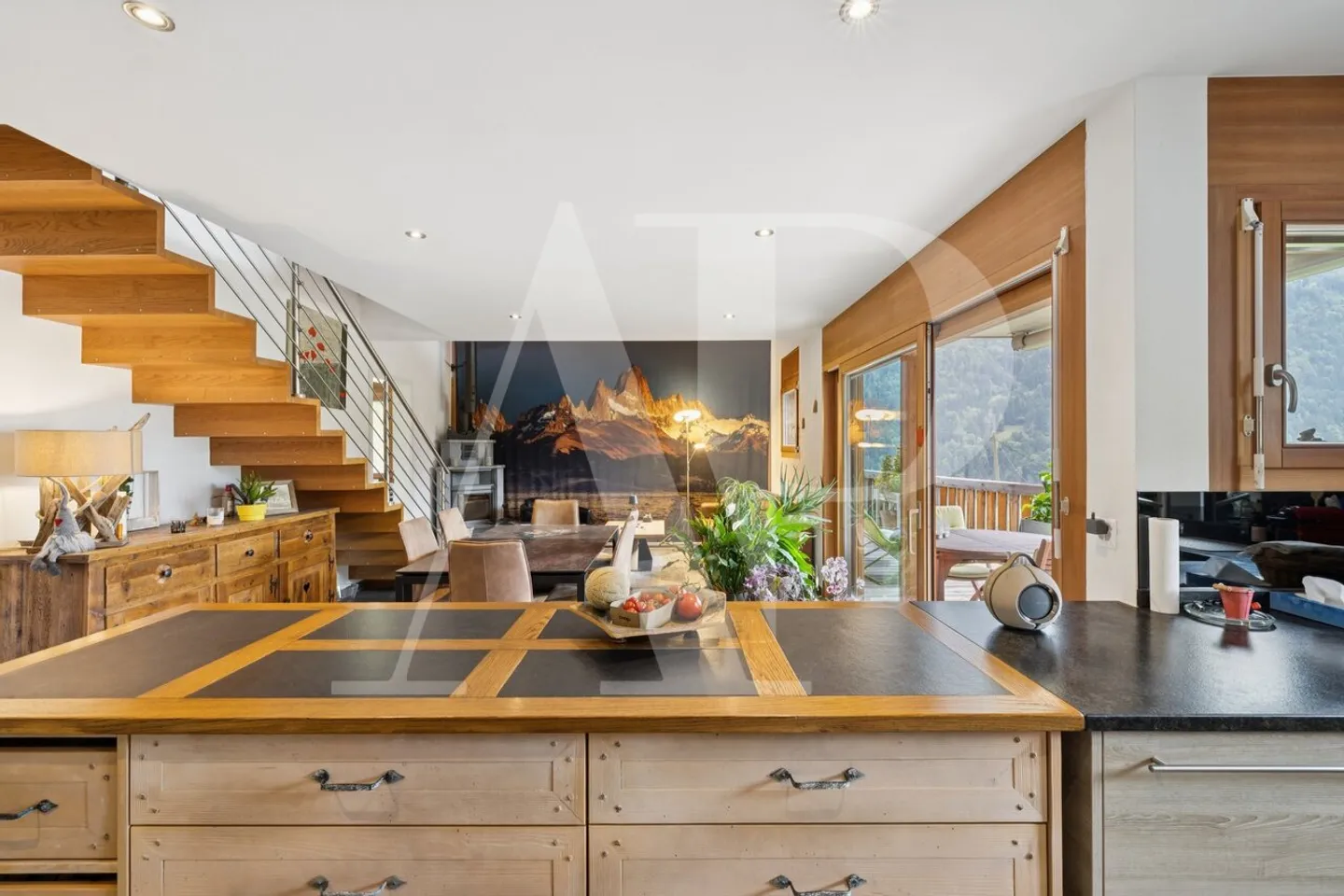 Spazioso e luminoso duplex di 7,5 stanze con vista mozzafiato - Foto 2 di 23