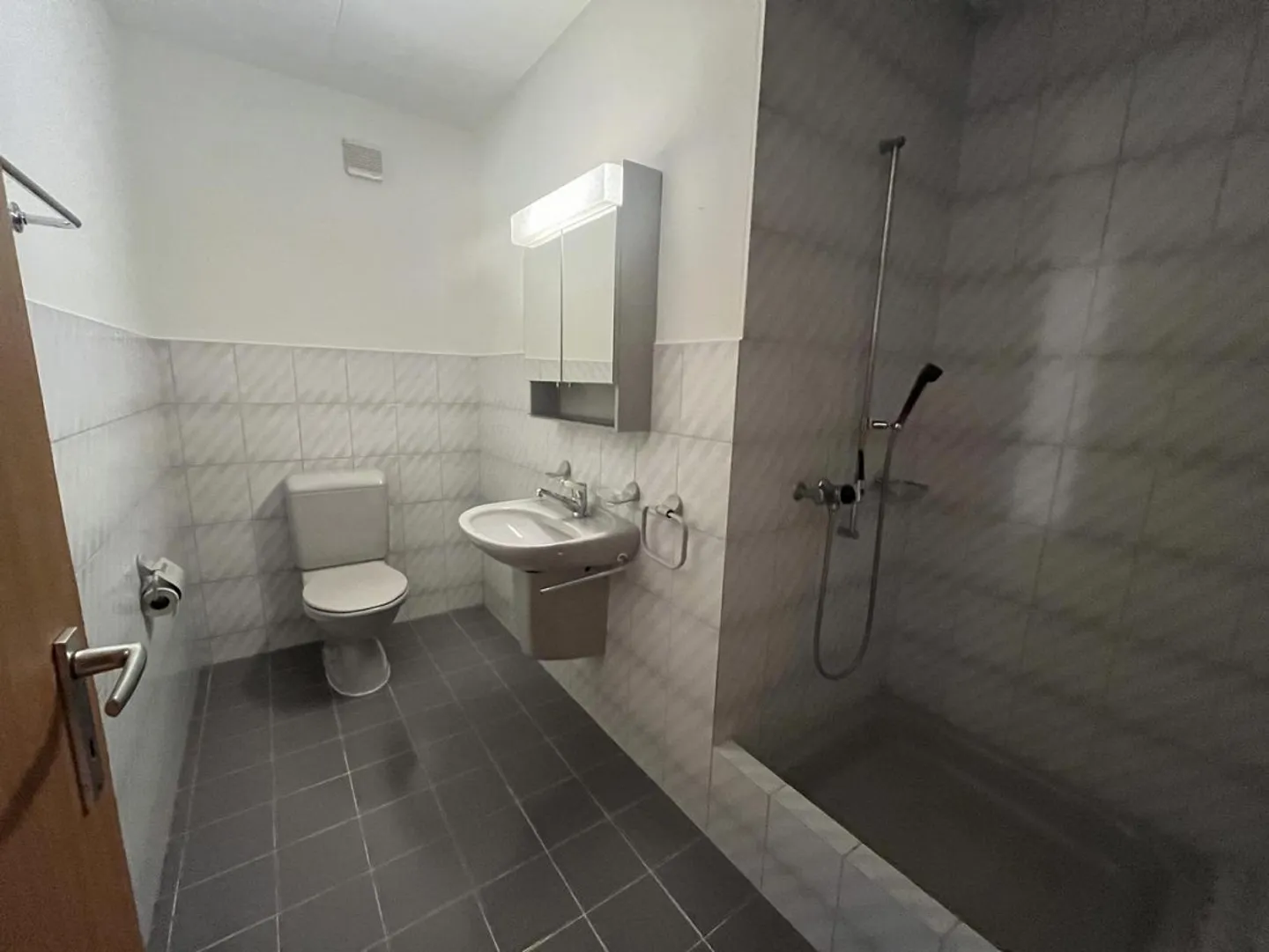 Sunny terrace apartment with great potential in Schaffhausen - Photo 10 of 20