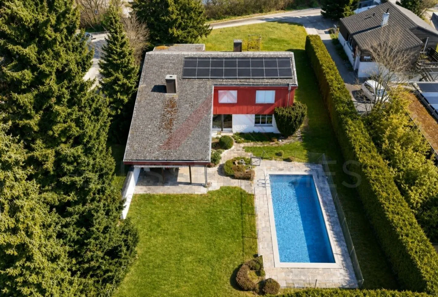 Exklusives Einfamilienhaus mit Pool - Foto 1 von 24