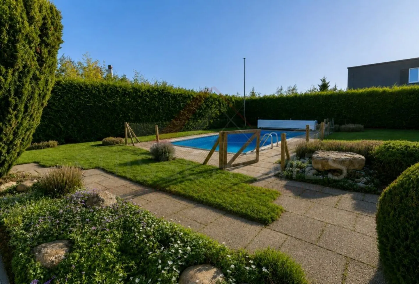 Exklusives Einfamilienhaus mit Pool - Foto 21 von 24