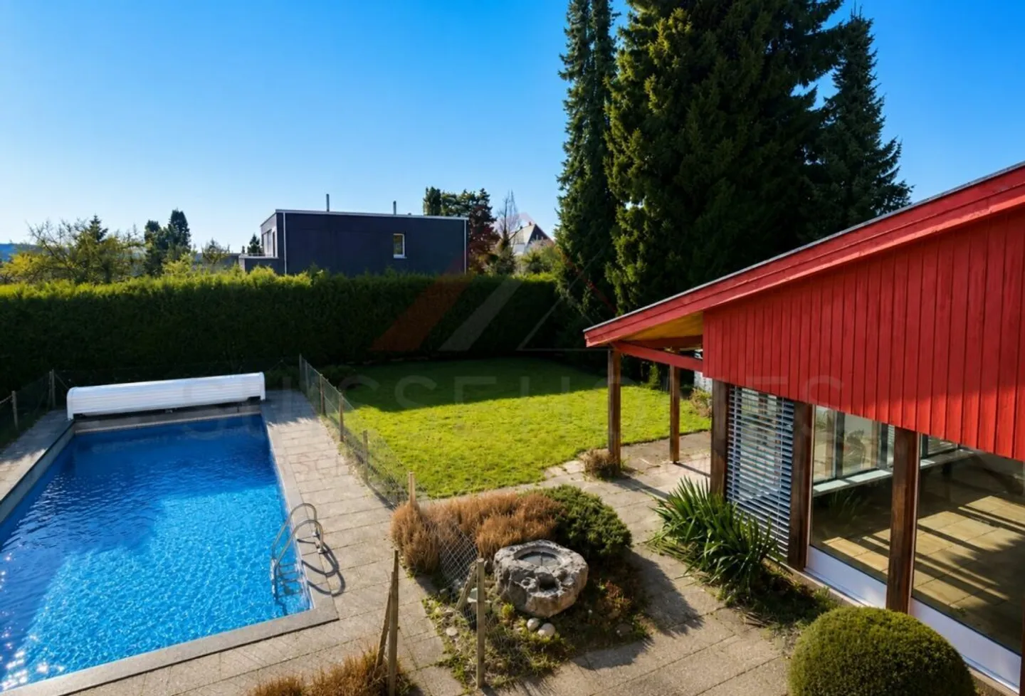 Exklusives Einfamilienhaus mit Pool - Foto 16 von 24