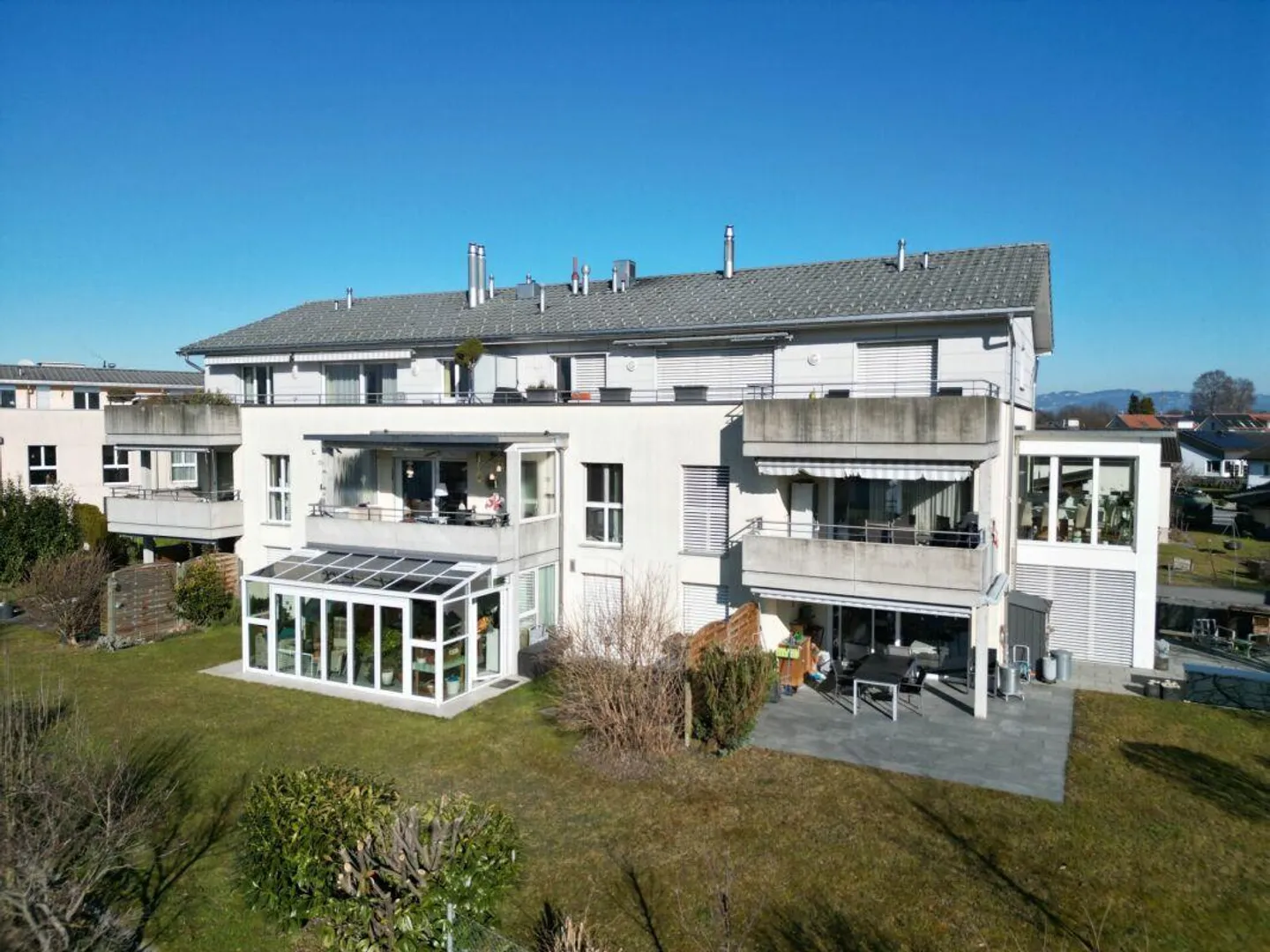 Bright 4.5 Room Apartment in a Quiet Location - Photo 3 of 18