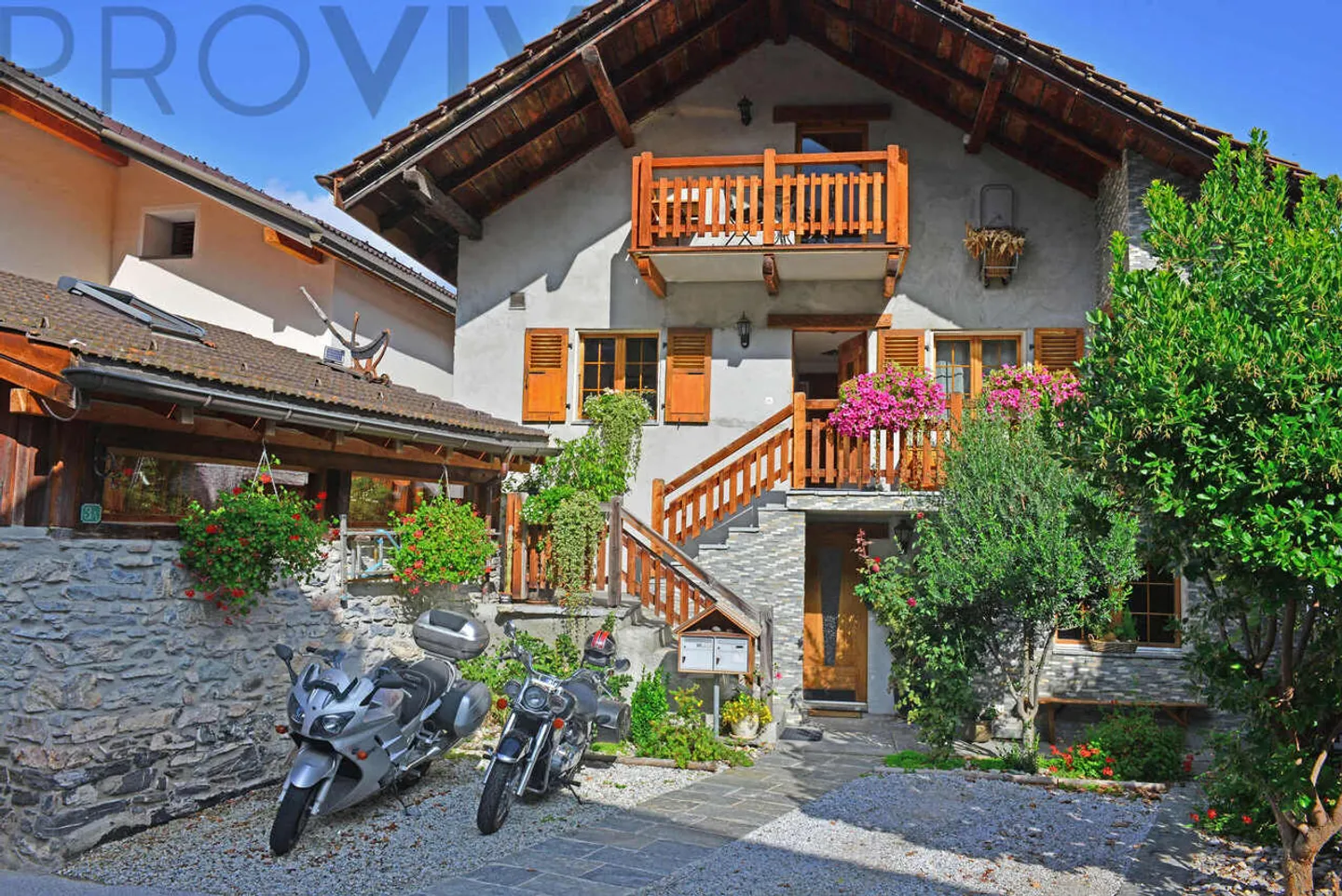 Charmante maison multifamiliale avec caractère et proximité du téléphérique - Photo 1 sur 8