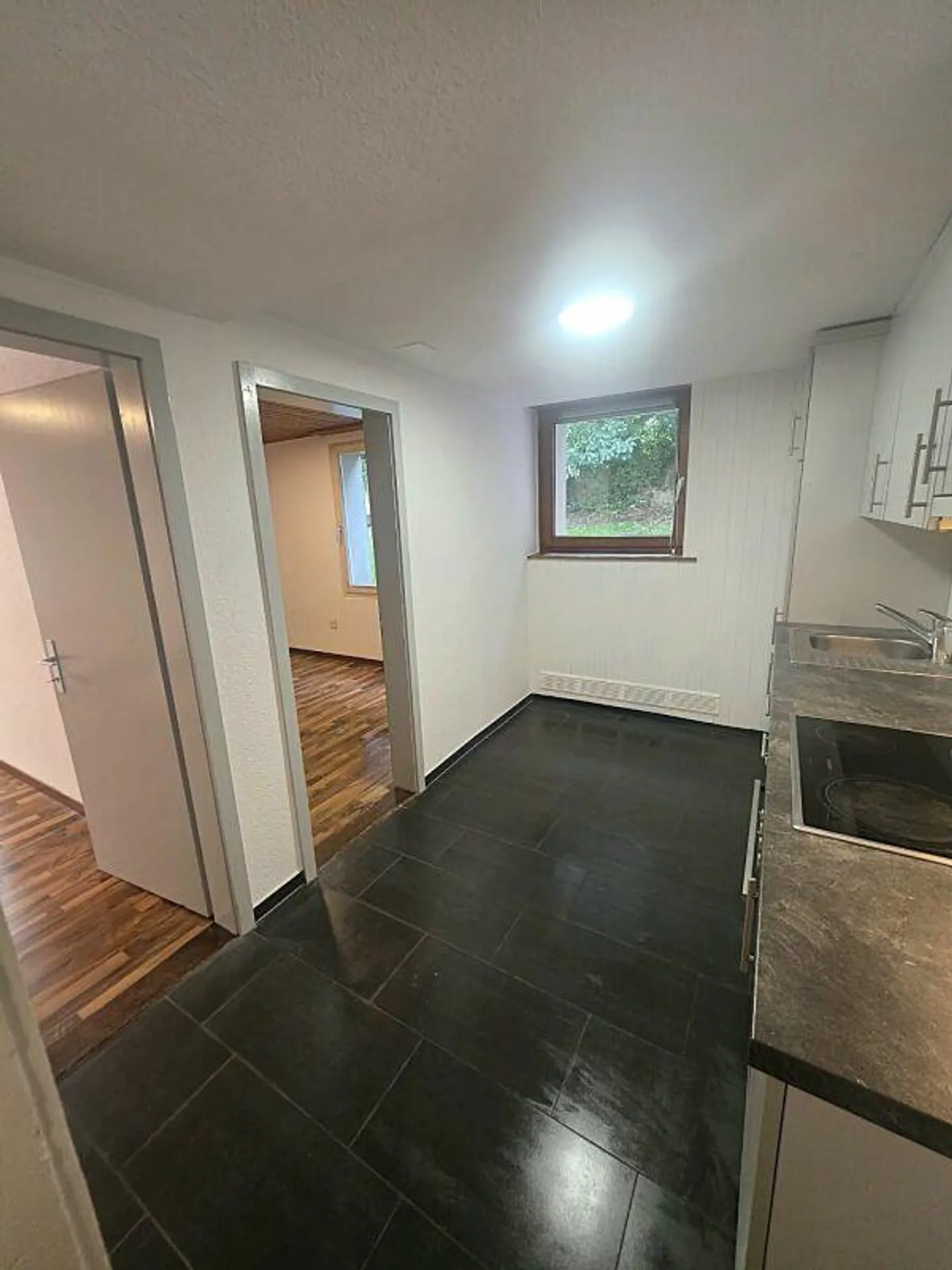Appartamento accogliente con 4 stanze in affitto - Foto 3 di 9