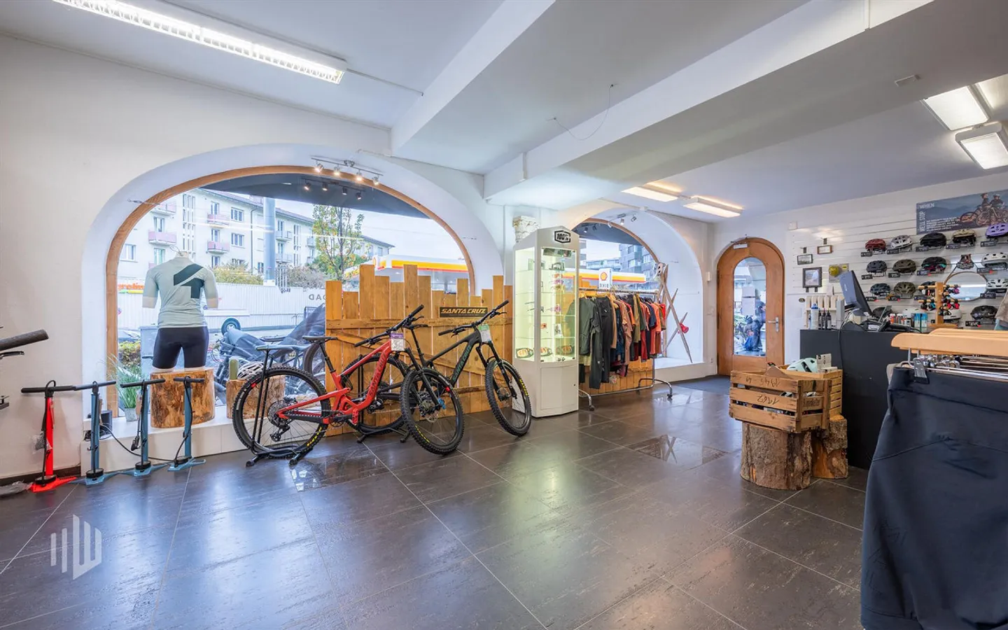 ImmoWyss - Maison multifamiliale attrayante avec locaux commerciaux - Photo 3 sur 8