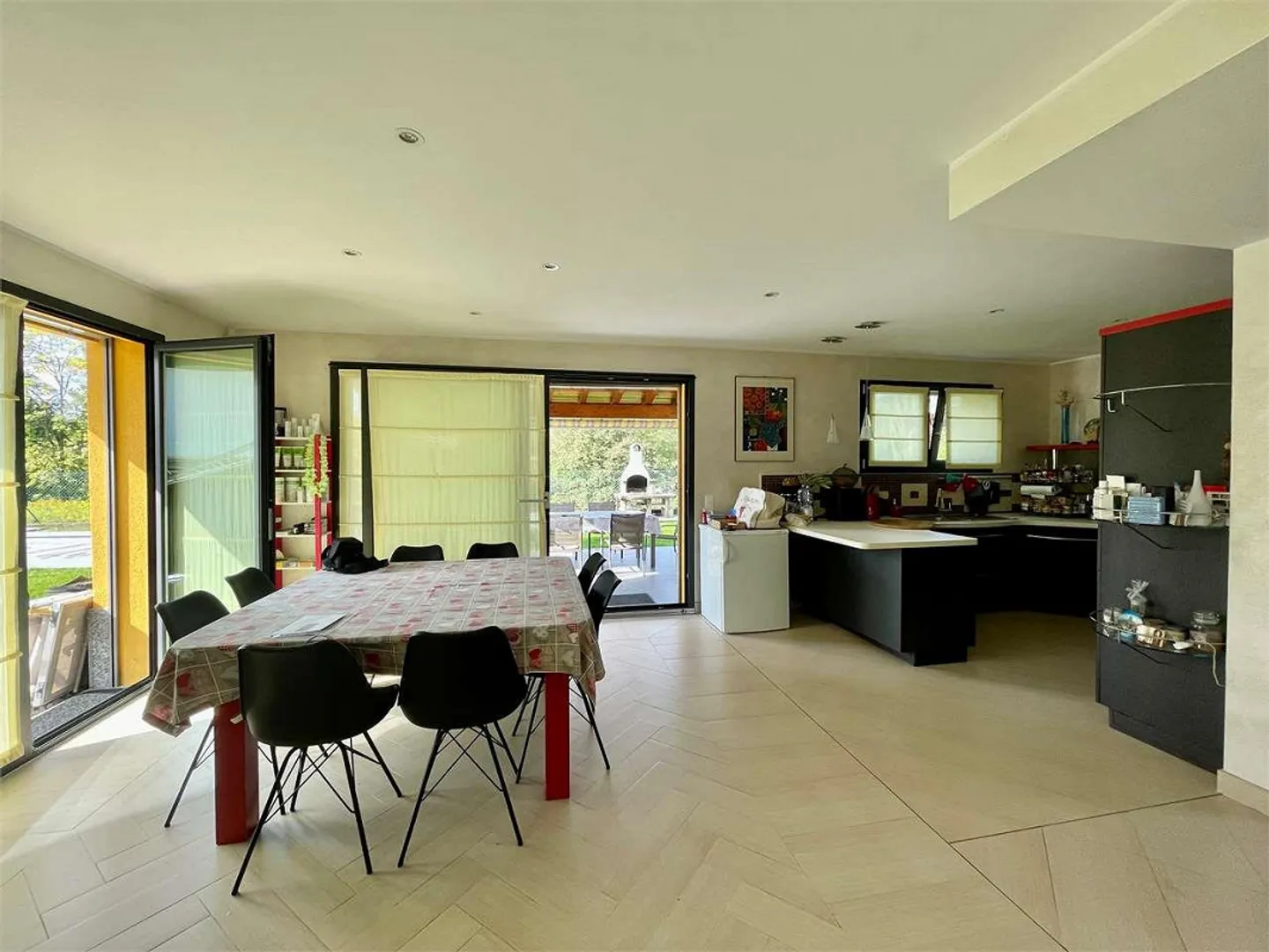 Belle villa individuelle avec piscine dans un quartier résidentiel à Genest - Photo 4 sur 12