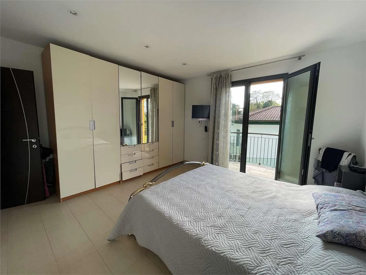 Belle villa individuelle avec piscine dans un quartier résidentiel à Genest - Photo 7 sur 12