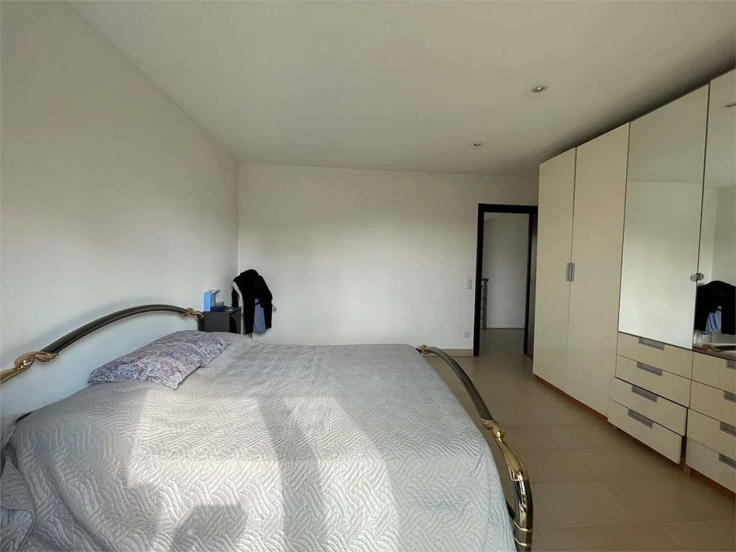 Belle villa individuelle avec piscine dans un quartier résidentiel à Genest - Photo 8 sur 12