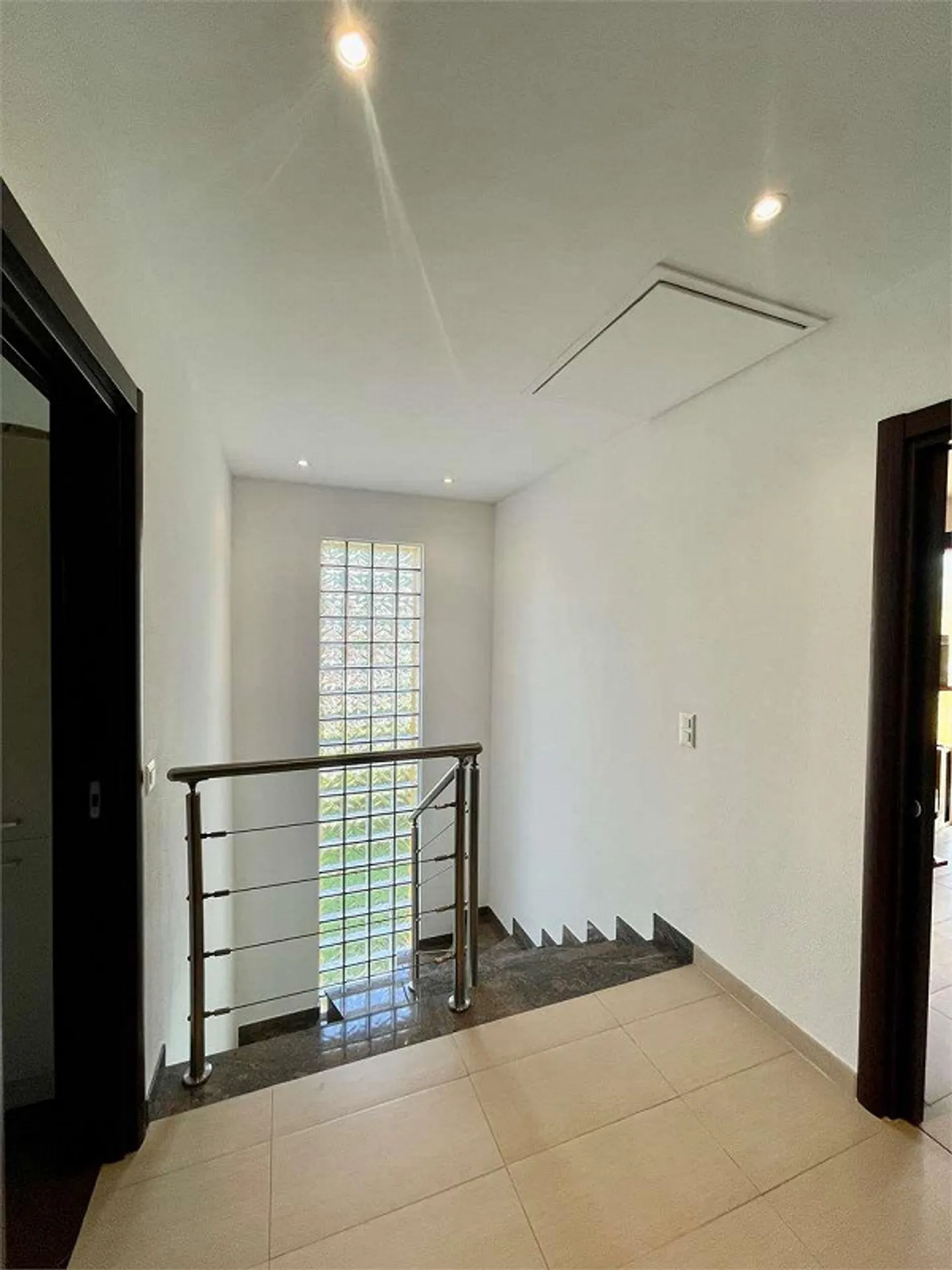 Belle villa individuelle avec piscine dans un quartier résidentiel à Genest - Photo 9 sur 12