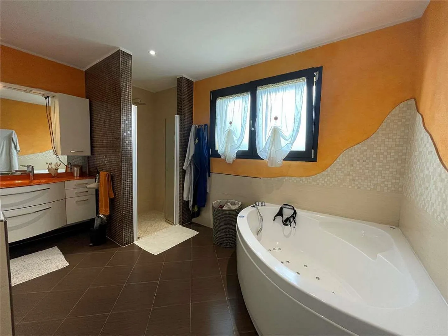 Belle villa individuelle avec piscine dans un quartier résidentiel à Genest - Photo 10 sur 12