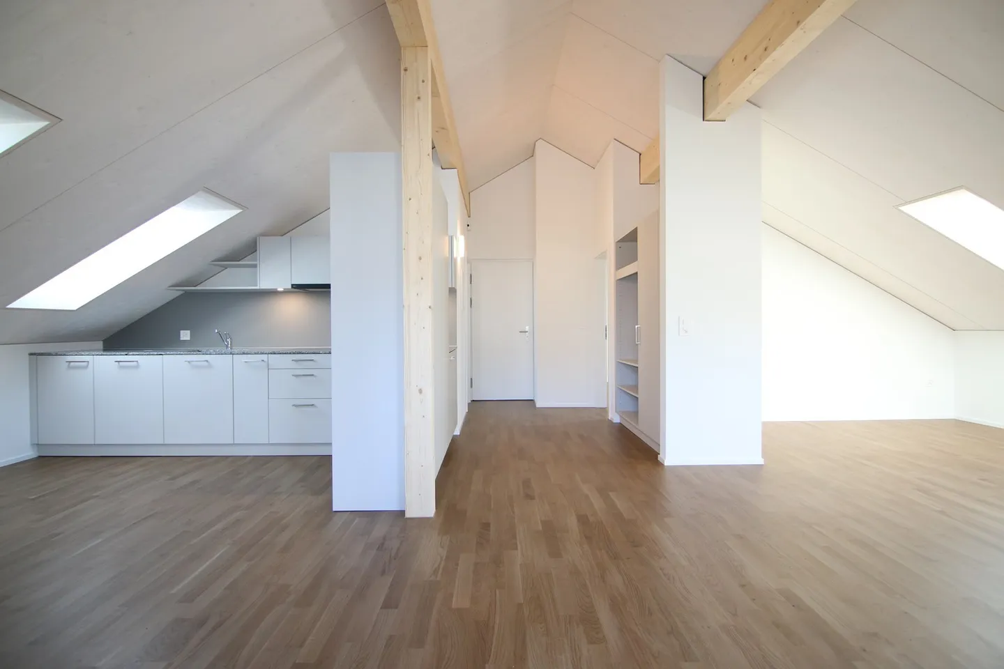 Première occupation - Appartement mansardé de 2.5 pièces à louer - Photo 1 sur 4