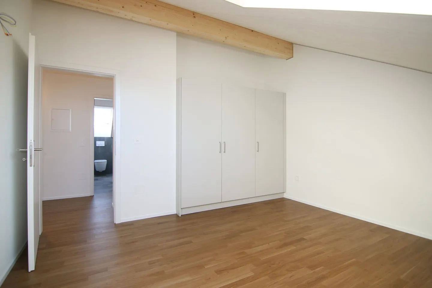 Première occupation - Appartement mansardé de 2.5 pièces à louer - Photo 3 sur 4