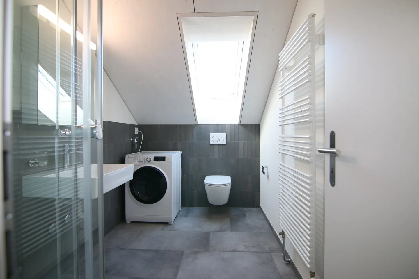 Première occupation - Appartement mansardé de 2.5 pièces à louer - Photo 4 sur 4