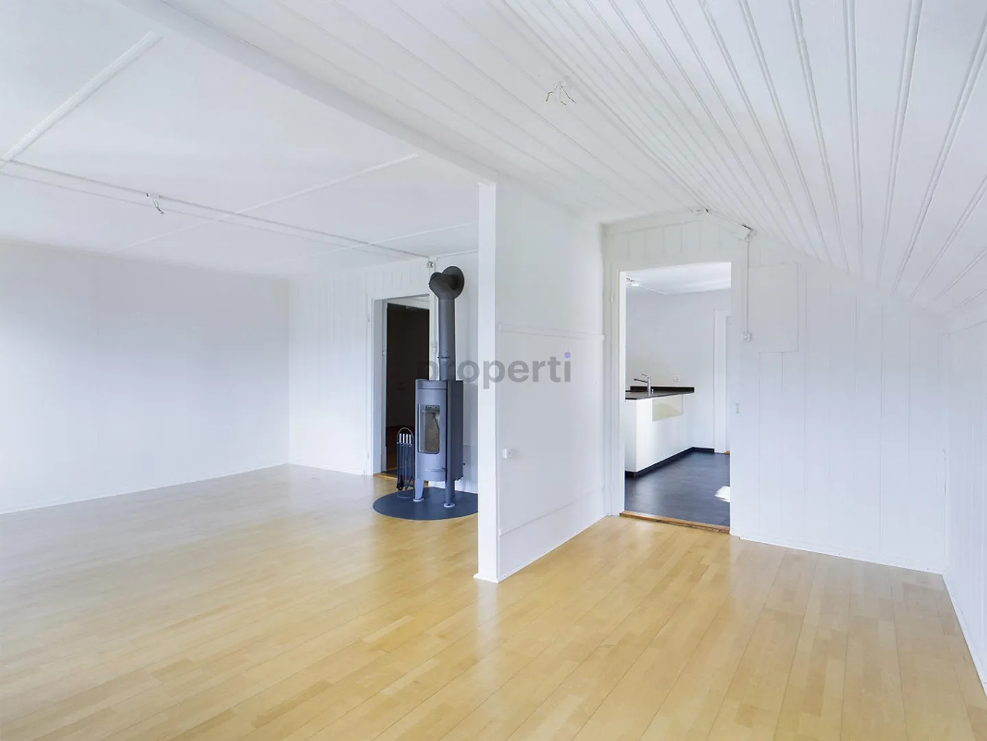 Incantevole appartamento mansardato di 4.5 stanze con balcone a Thierachern - Foto 2 di 9