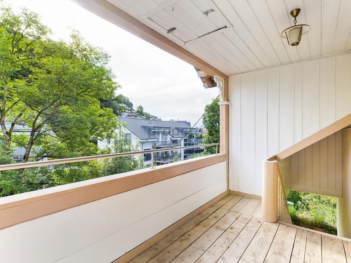 Incantevole appartamento mansardato di 4.5 stanze con balcone a Thierachern - Foto 8 di 9