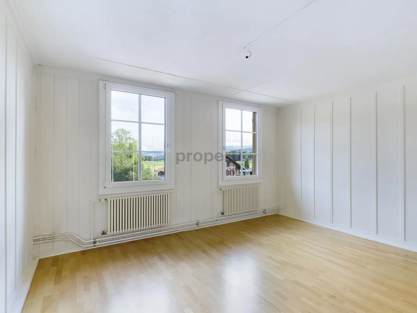 Incantevole appartamento mansardato di 4.5 stanze con balcone a Thierachern - Foto 5 di 9