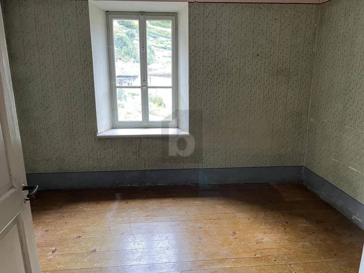 VECCHIA PROPRIETÀ TIPICA NEL SUD DELLA MESOLCINA - Foto 5 di 6