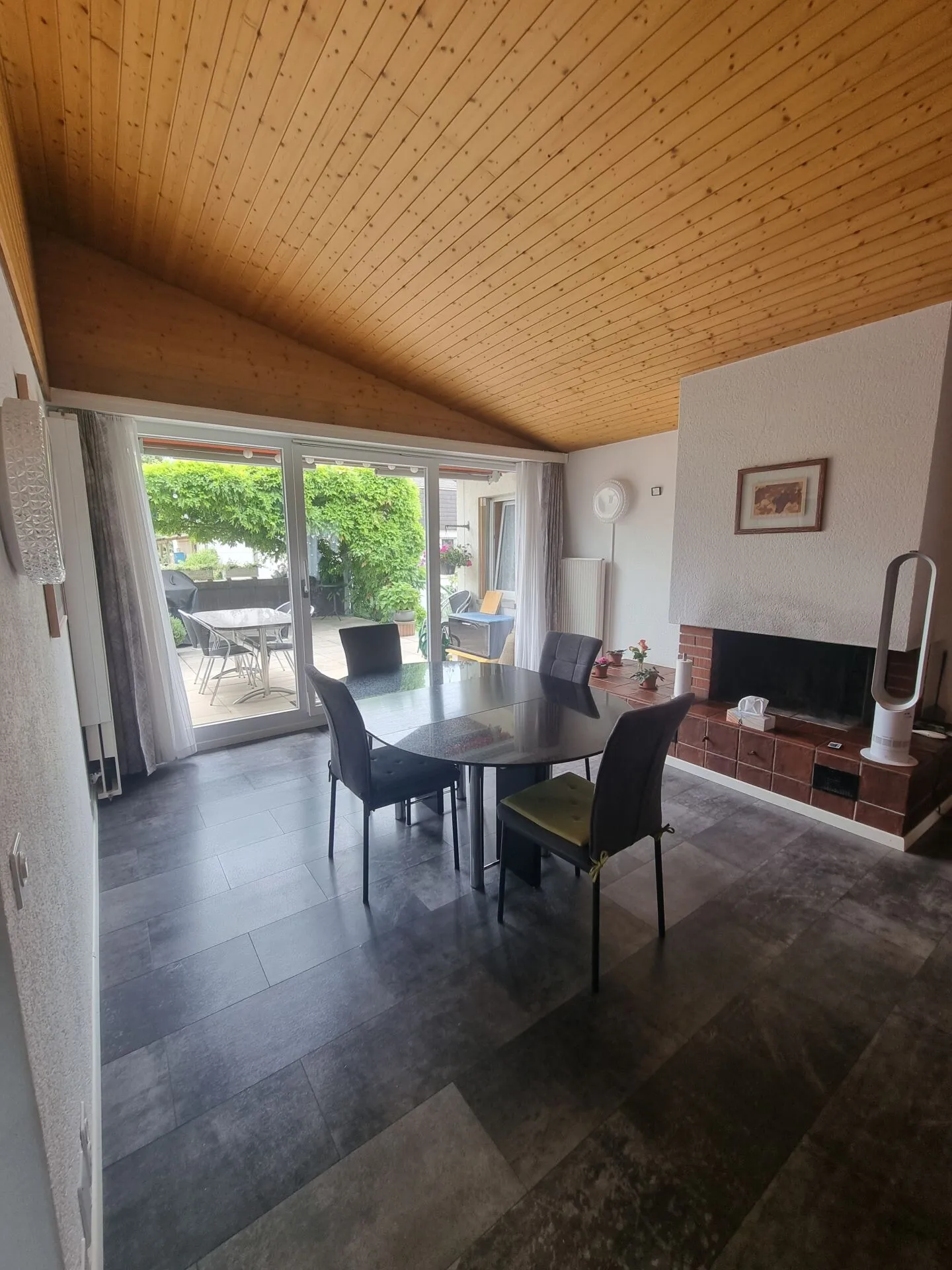 Ampio appartamento di 5.5 stanze con giardino a Täuffelen in affitto - Foto 1 di 6