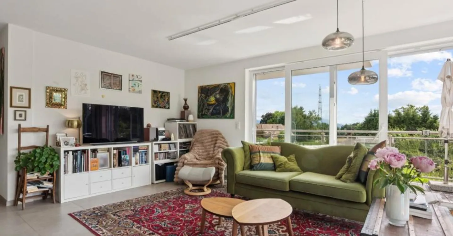RARE 4.5P WITH 30M² TERRACE ON THE HEIGHTS OF LAUSANNE - Photo 3 of 13