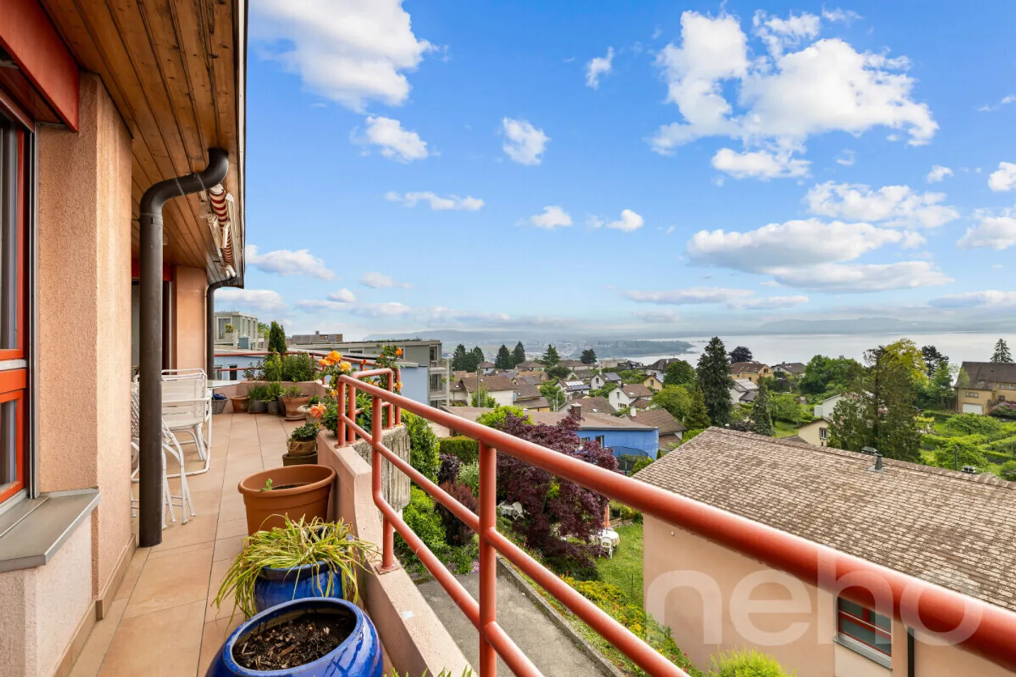 Opportunità unica: attico con vista panoramica sul lago di Neuchâtel - Foto 1 di 12