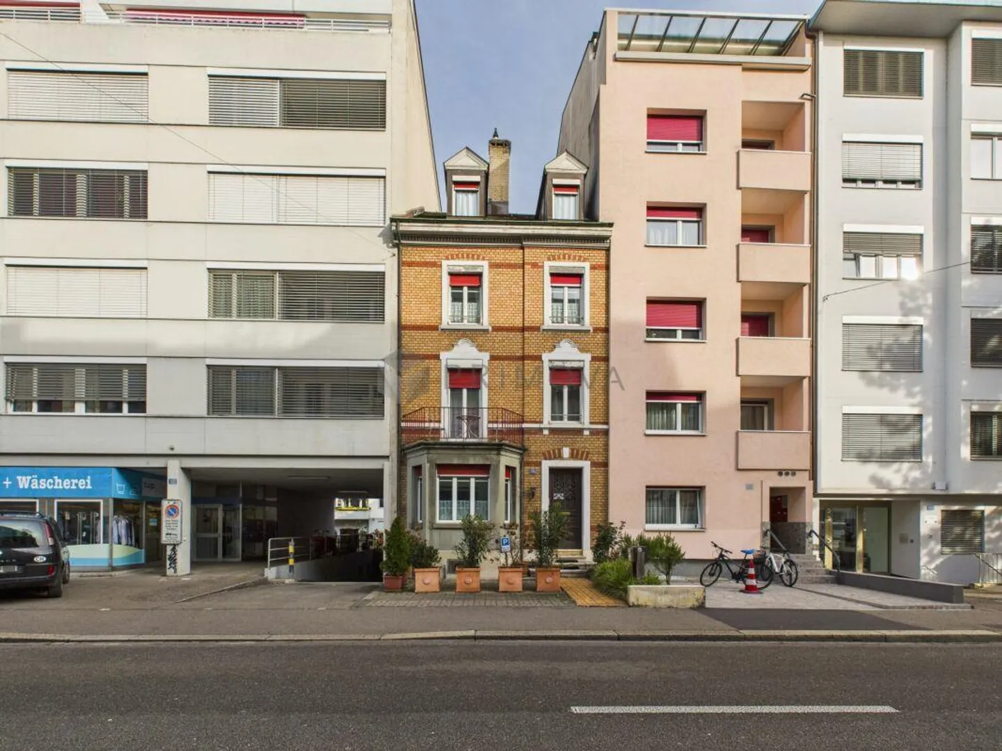 Townhouse jewel with its own garden area in immediate proximity to the SBB train station - Photo 1 of 10