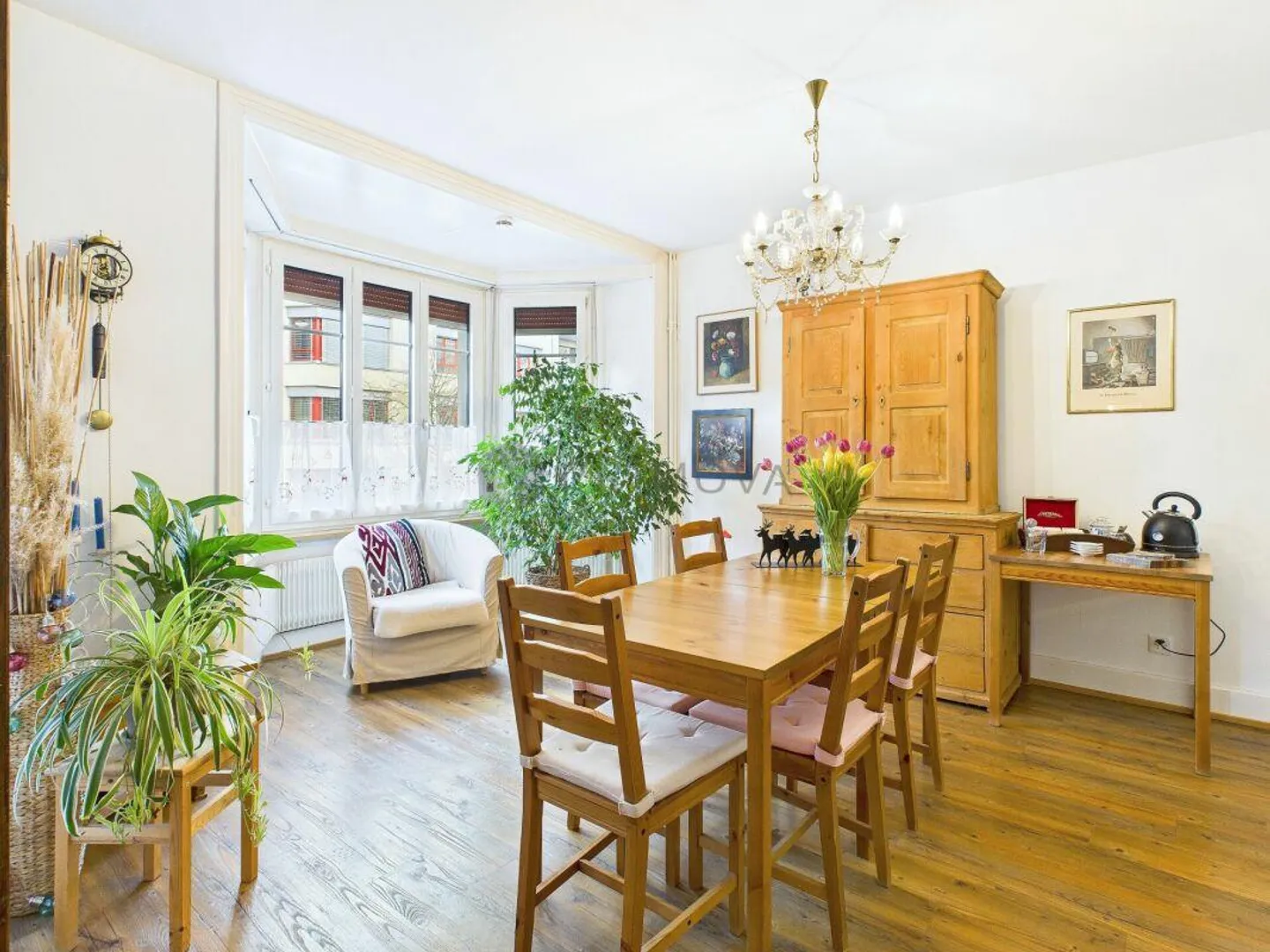 Townhouse jewel with its own garden area in immediate proximity to the SBB train station - Photo 4 of 10