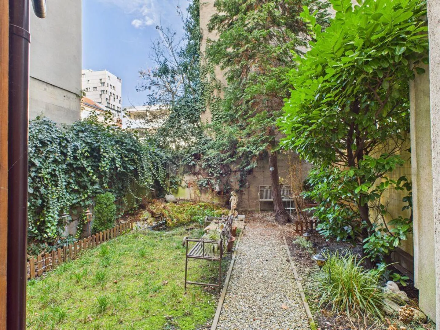 Townhouse jewel with its own garden area in immediate proximity to the SBB train station - Photo 10 of 10